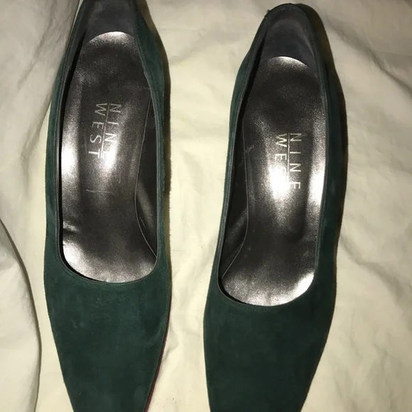 COPY - Nine West - 9M - Suede Hunter Green shoes - Picture 2 of 4